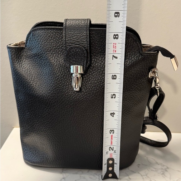M&R Moda in Pelle Firenze Small Black Everyday Bag - Picture 5 of 16